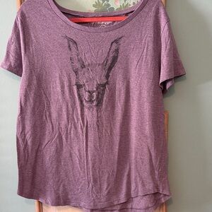 Women’s Short-Sleeve Graphic Tee in Plum